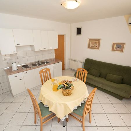 Apartments Biserka Новаля Екстериор снимка