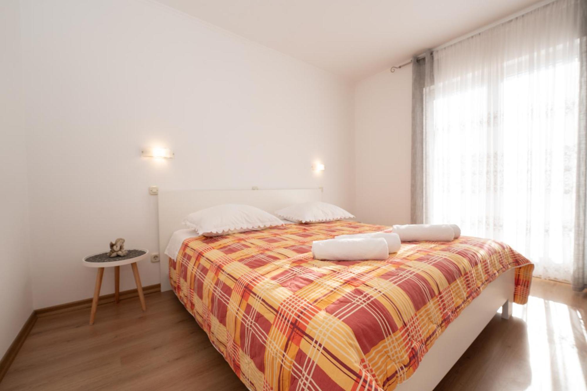 Apartments Biserka Новаля Екстериор снимка