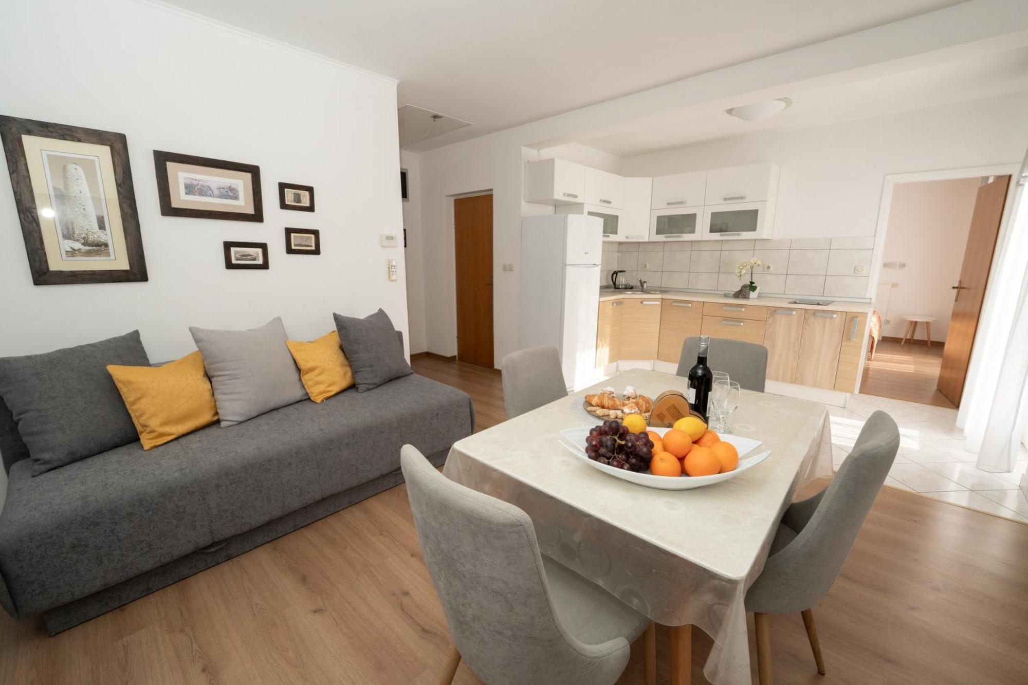 Apartments Biserka Новаля Екстериор снимка