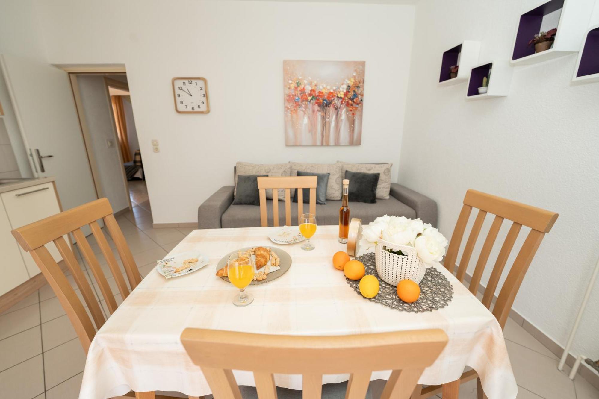 Apartments Biserka Новаля Екстериор снимка