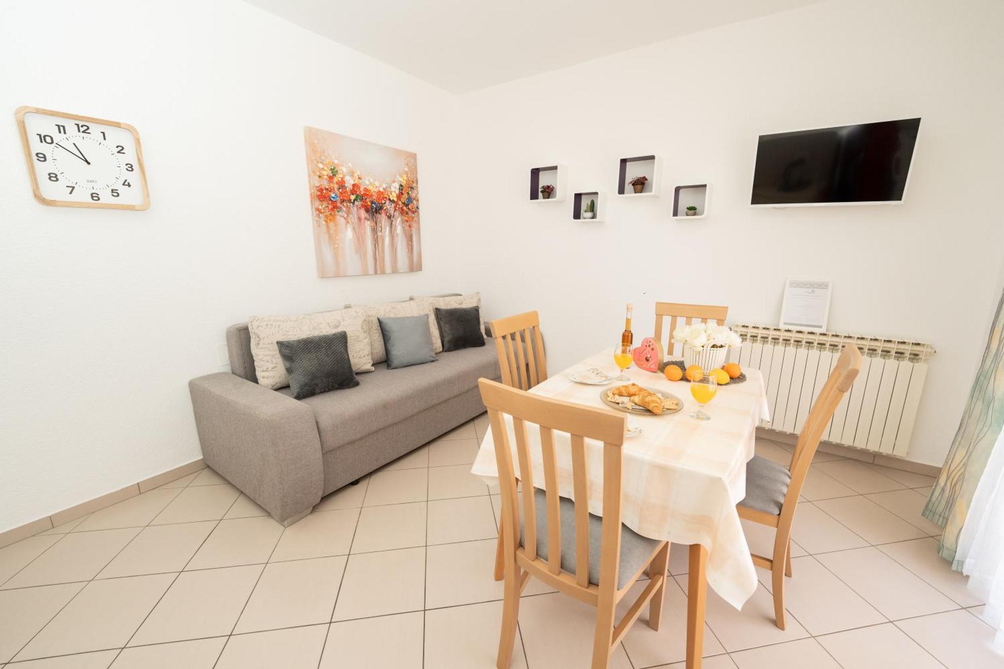 Apartments Biserka Новаля Стая снимка