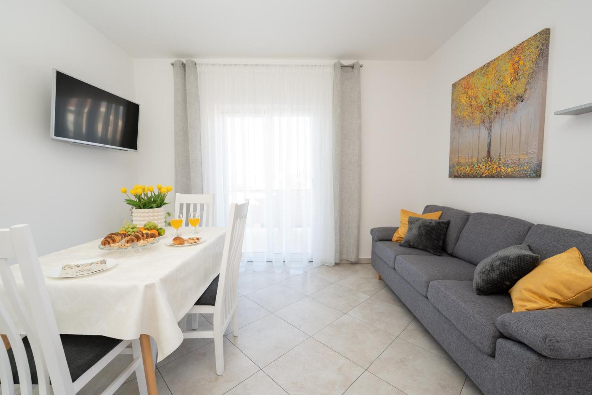 Apartments Biserka Новаля Екстериор снимка