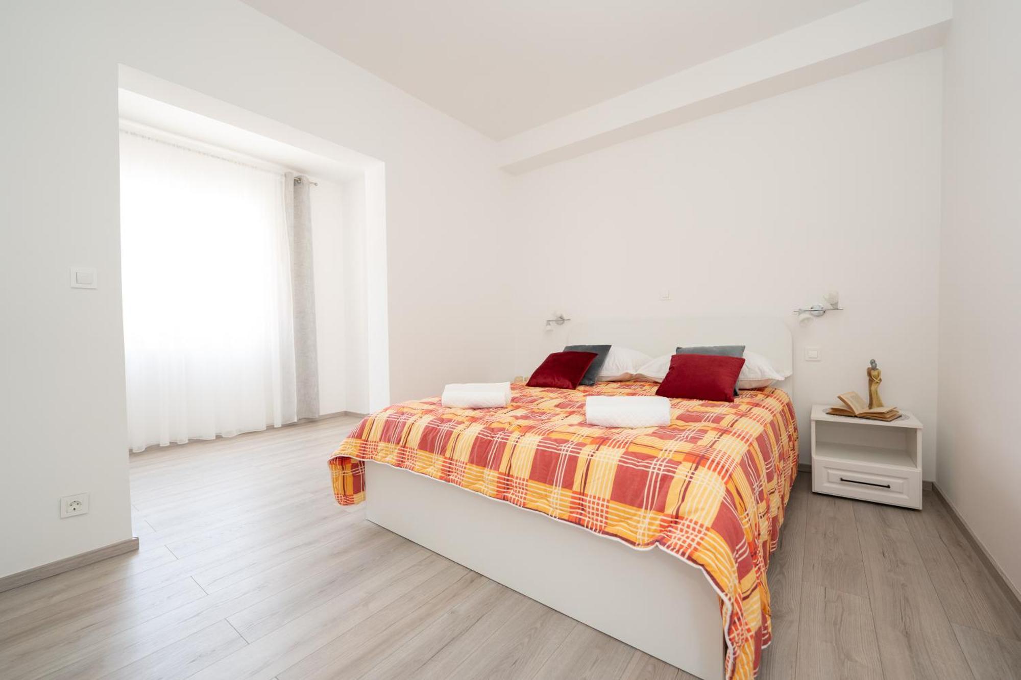 Apartments Biserka Новаля Екстериор снимка