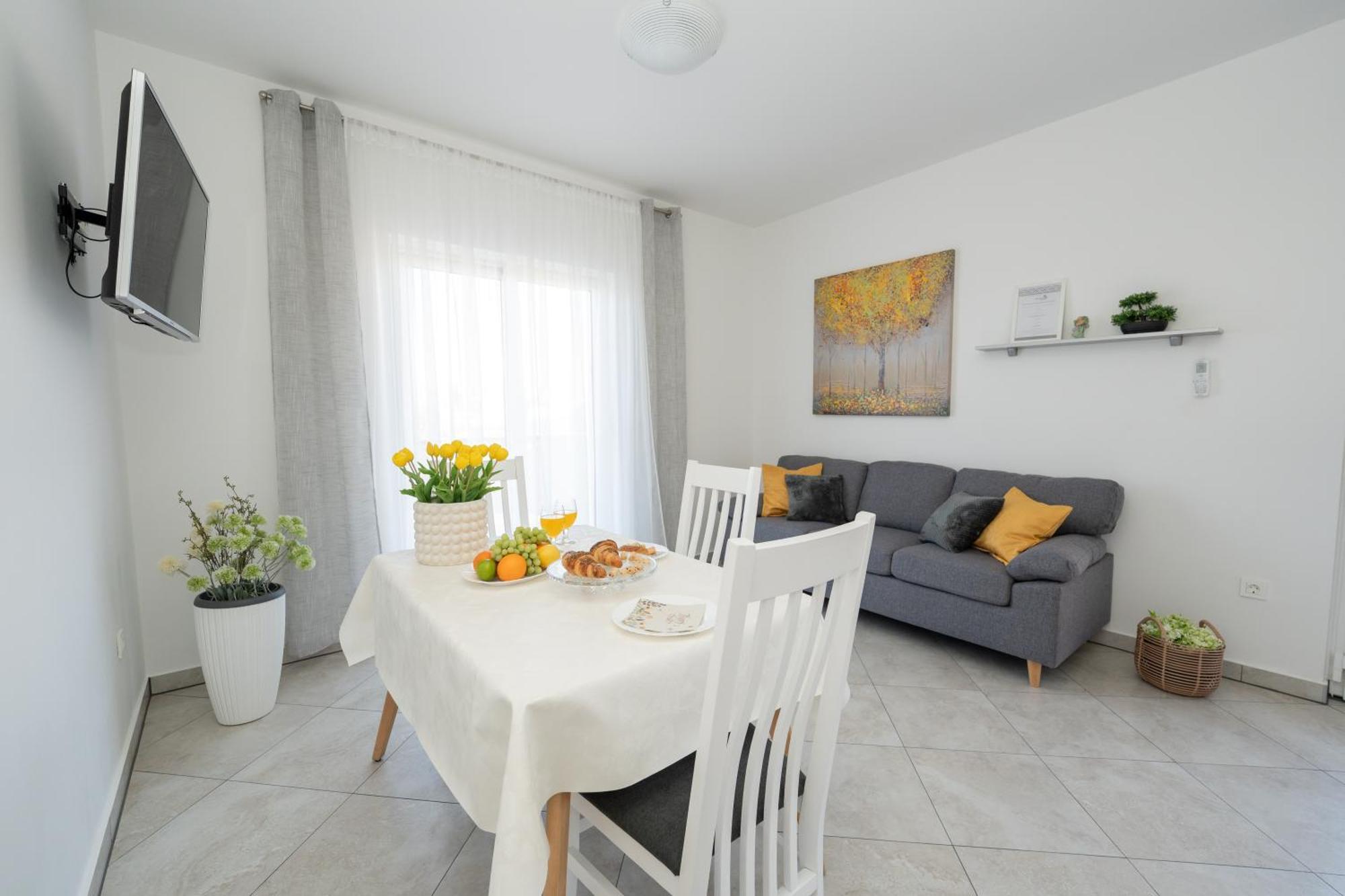 Apartments Biserka Новаля Екстериор снимка