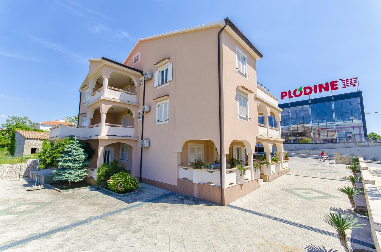 Apartments Biserka Новаля Екстериор снимка